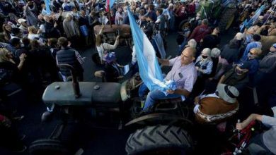 Photo de Des producteurs argentins font un coup de tracteur contre le gouvernement