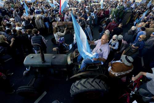 des-producteurs-argentins-font-un-coup-de-tracteur-contre-le-gouvernement