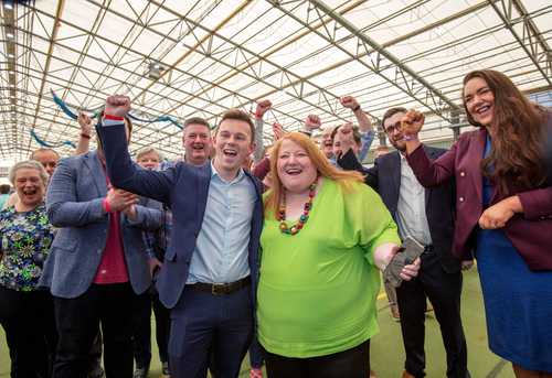 le-sinn-fein-proclame-une-« nouvelle-ere »-en-ulster-avec-une-victoire-electorale