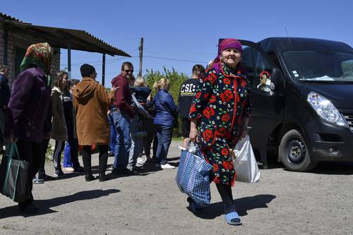 l'evacuation-des-femmes,-des-enfants-et-des-personnes-agees-a-azovstal-est-terminee,-selon-kiev