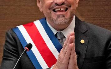 Photo de Chaves assume la présidence du Costa Rica